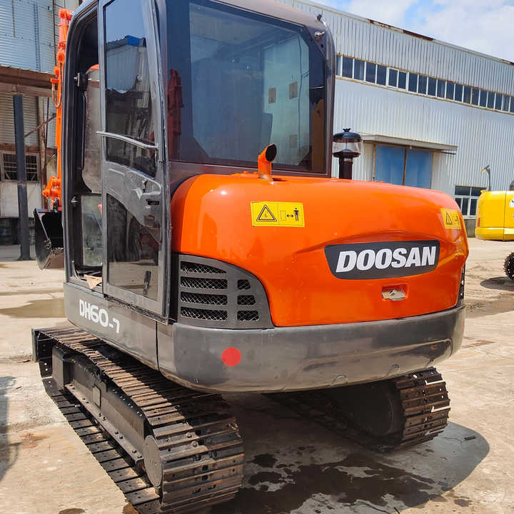 Original Second-hand Doosan DH60-7 Excavator Is in Good Condition Strong and Simple Maintenance - Crawler excavator: picture 4 Original Second-hand Doosan DH60-7 Excavator Is in Good Condition Strong and Simple Maintenance - Crawler excavator: picture 4