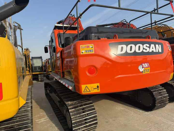 Original Used DOOSAN DX300LC-9C Excavator 30 Ton Large Excavator Digger With Cheap Price,certified by EPA and CE DOOSAN ENGINE. - Crawler excavator: picture 2 Original Used DOOSAN DX300LC-9C Excavator 30 Ton Large Excavator Digger With Cheap Price,certified by EPA and CE DOOSAN ENGINE. - Crawler excavator: picture 2