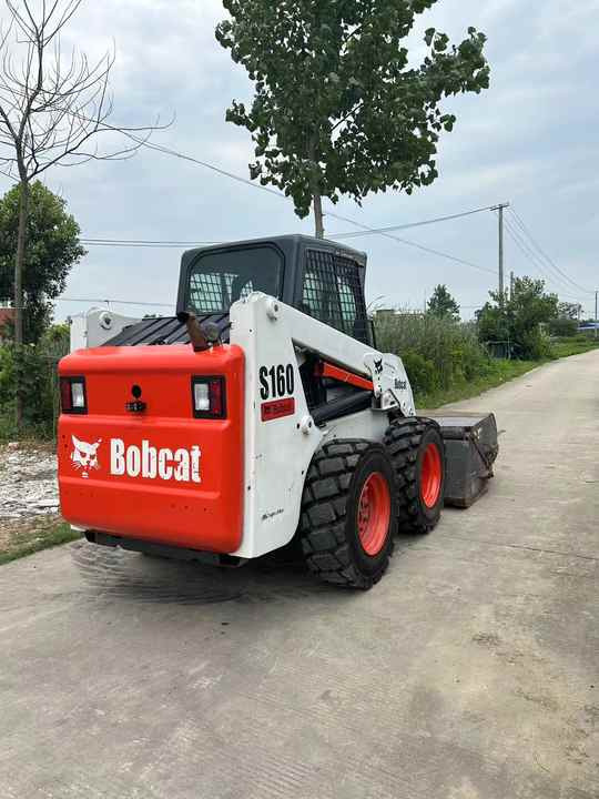 USED BOBCAT S160 Skid-steer Loader Bobcat S160 Carry Sweeper with Very Good Performance Is for Sale at a Low Price. - Skid steer loader: picture 4 USED BOBCAT S160 Skid-steer Loader Bobcat S160 Carry Sweeper with Very Good Performance Is for Sale at a Low Price. - Skid steer loader: picture 4