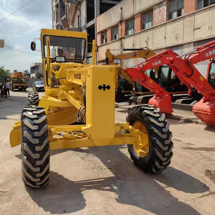 USED Komatsu GD511 Grader with Good Condition for Sale - Grader: picture 2 USED Komatsu GD511 Grader with Good Condition for Sale - Grader: picture 2
