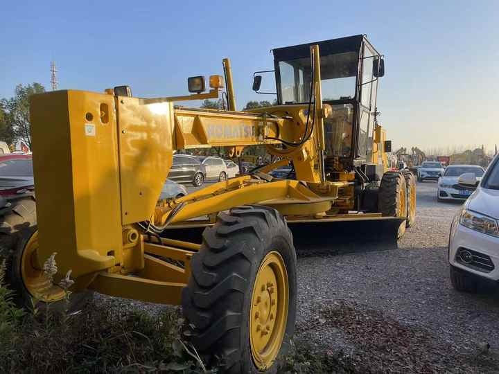 USED Komatsu GD655 Grader with Good Condition for Sale - Grader: picture 3 USED Komatsu GD655 Grader with Good Condition for Sale - Grader: picture 3
