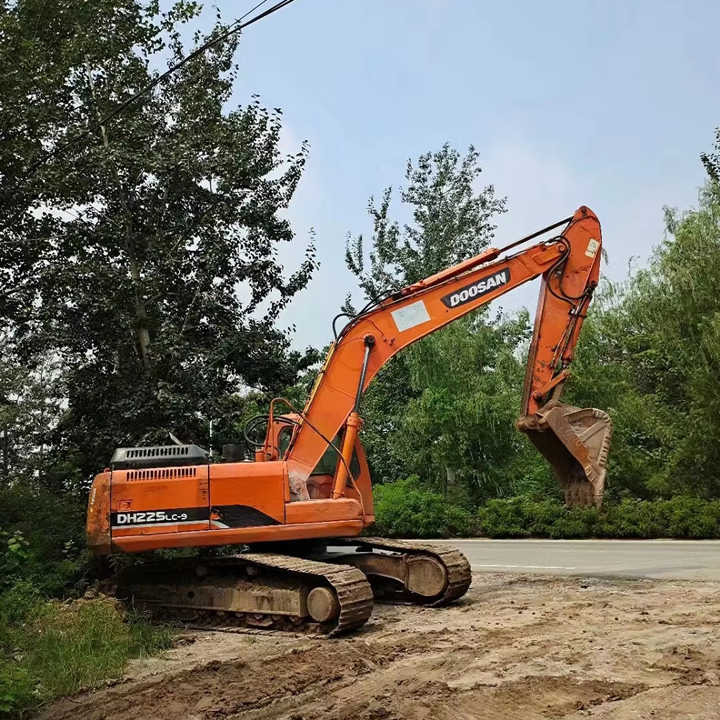 Used Digger DOOSAN DH225 Construction Machinery Construction Digger Used DOOSAN DH225 Cheap Excavator - Crawler excavator: picture 1 Used Digger DOOSAN DH225 Construction Machinery Construction Digger Used DOOSAN DH225 Cheap Excavator - Crawler excavator: picture 1