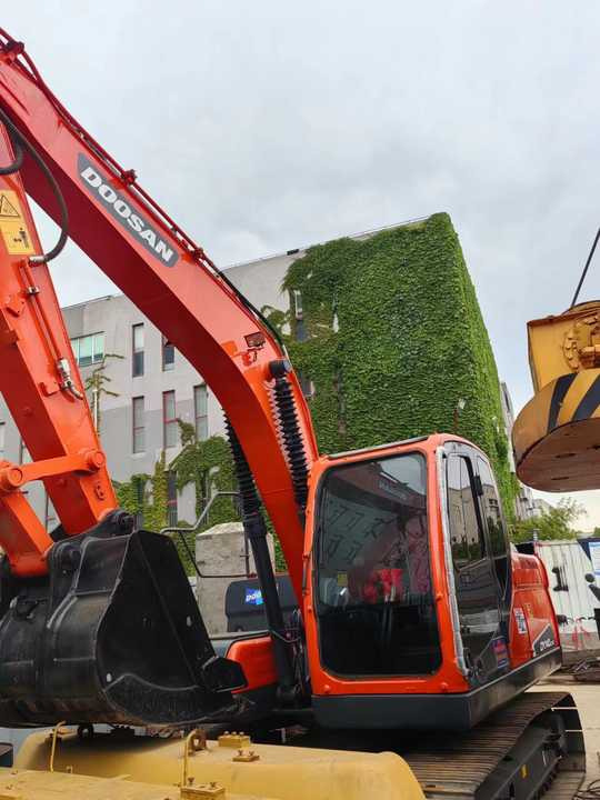 Used Digger DOOSAN DX140 Construction Machinery Construction Digger Used DOOSAN DX140 Cheap Excavator - Crawler excavator: picture 4 Used Digger DOOSAN DX140 Construction Machinery Construction Digger Used DOOSAN DX140 Cheap Excavator - Crawler excavator: picture 4