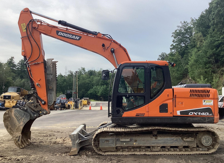 Used Digger DOOSAN DX140 Construction Machinery Construction Digger Used DOOSAN DX140 Cheap Excavator - Crawler excavator: picture 3 Used Digger DOOSAN DX140 Construction Machinery Construction Digger Used DOOSAN DX140 Cheap Excavator - Crawler excavator: picture 3