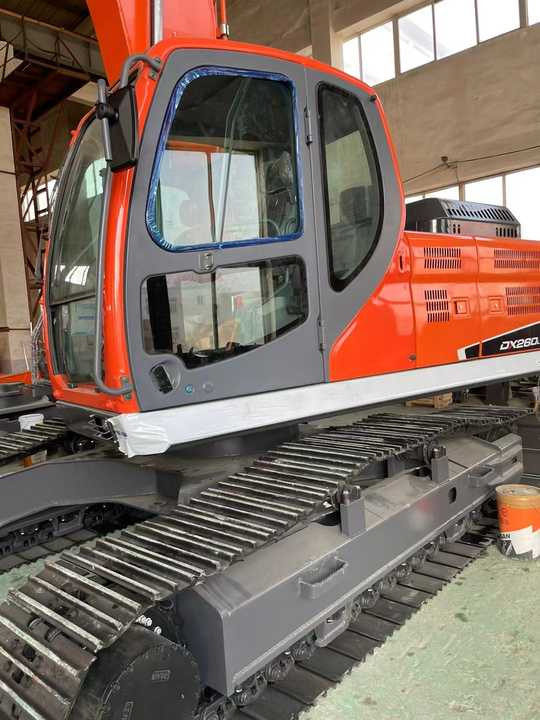 Used Digger DOOSAN DX260 Construction Machinery Construction Digger Used DOOSAN DX260 Cheap Excavator - Crawler excavator: picture 4 Used Digger DOOSAN DX260 Construction Machinery Construction Digger Used DOOSAN DX260 Cheap Excavator - Crawler excavator: picture 4
