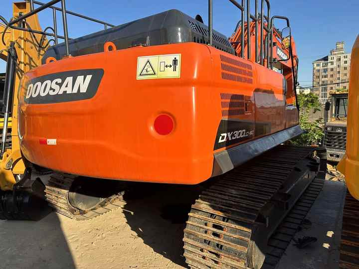 Used Digger DOOSAN DX300 Construction Machinery Construction Digger Used DOOSAN DX300 Cheap Excavator - Crawler excavator: picture 4 Used Digger DOOSAN DX300 Construction Machinery Construction Digger Used DOOSAN DX300 Cheap Excavator - Crawler excavator: picture 4