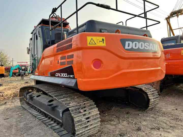 Used Digger DOOSAN DX300 Construction Machinery Construction Digger Used DOOSAN DX300 Cheap Excavator - Crawler excavator: picture 5 Used Digger DOOSAN DX300 Construction Machinery Construction Digger Used DOOSAN DX300 Cheap Excavator - Crawler excavator: picture 5