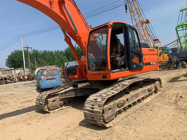 Used Digger DOOSAN DX300 Construction Machinery Construction Digger Used DOOSAN DX300 Cheap Excavator - Crawler excavator: picture 3 Used Digger DOOSAN DX300 Construction Machinery Construction Digger Used DOOSAN DX300 Cheap Excavator - Crawler excavator: picture 3