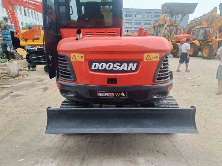 Used Digger DOOSAN DX55 Construction Machinery Construction Digger Used DOOSAN DX55 Cheap Excavator - Crawler excavator: picture 2 Used Digger DOOSAN DX55 Construction Machinery Construction Digger Used DOOSAN DX55 Cheap Excavator - Crawler excavator: picture 2