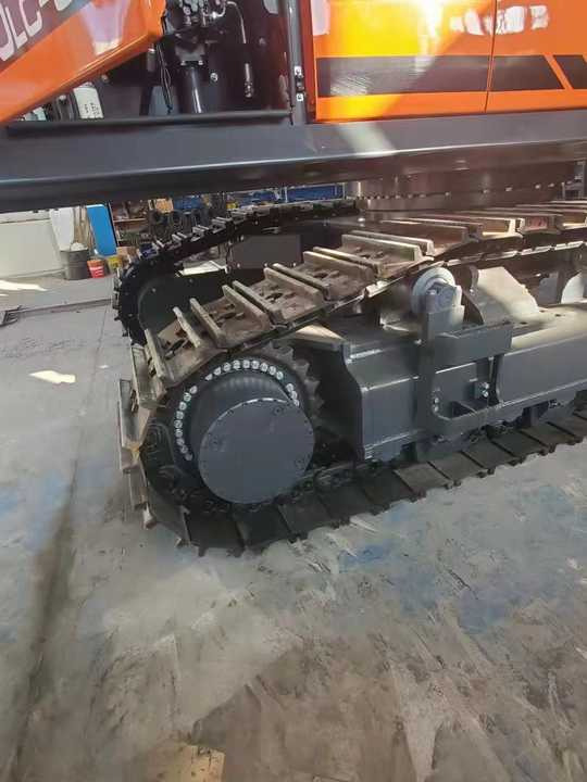 Used Digger DOOSAN DX550 Construction Machinery Construction Digger Used DOOSAN DX550 Cheap Excavator - Crawler excavator: picture 2 Used Digger DOOSAN DX550 Construction Machinery Construction Digger Used DOOSAN DX550 Cheap Excavator - Crawler excavator: picture 2