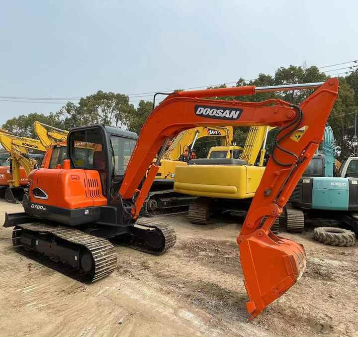 Used Digger DOOSAN DX60 Construction Machinery Construction Digger Used DOOSAN DX60 Cheap Excavator - Crawler excavator: picture 5 Used Digger DOOSAN DX60 Construction Machinery Construction Digger Used DOOSAN DX60 Cheap Excavator - Crawler excavator: picture 5