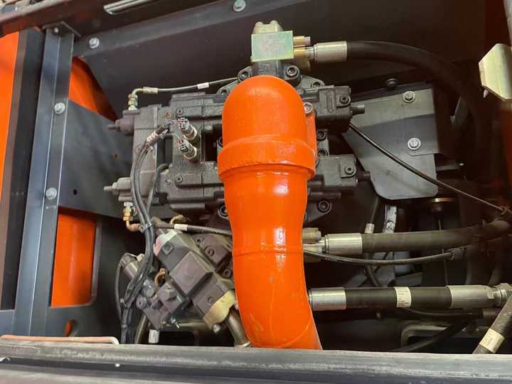 Used Digger DOOSAN DX600 Construction Machinery Construction Digger Used DOOSAN DX600 Cheap Excavator - Crawler excavator: picture 3 Used Digger DOOSAN DX600 Construction Machinery Construction Digger Used DOOSAN DX600 Cheap Excavator - Crawler excavator: picture 3