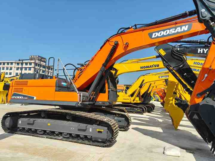 Used Doosan DX300, its original quality has withstood the test. It offers high - efficiency operation at a lower cost.Hard work. - Crawler excavator: picture 5 Used Doosan DX300, its original quality has withstood the test. It offers high - efficiency operation at a lower cost.Hard work. - Crawler excavator: picture 5