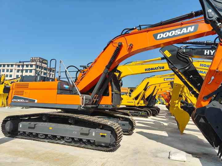 Used Doosan DX300LC-9C Excavator with Little Time Used in Excellent Condition Korea Brand Doosan 30 Tons Excavator for Sale - Crawler excavator: picture 4 Used Doosan DX300LC-9C Excavator with Little Time Used in Excellent Condition Korea Brand Doosan 30 Tons Excavator for Sale - Crawler excavator: picture 4