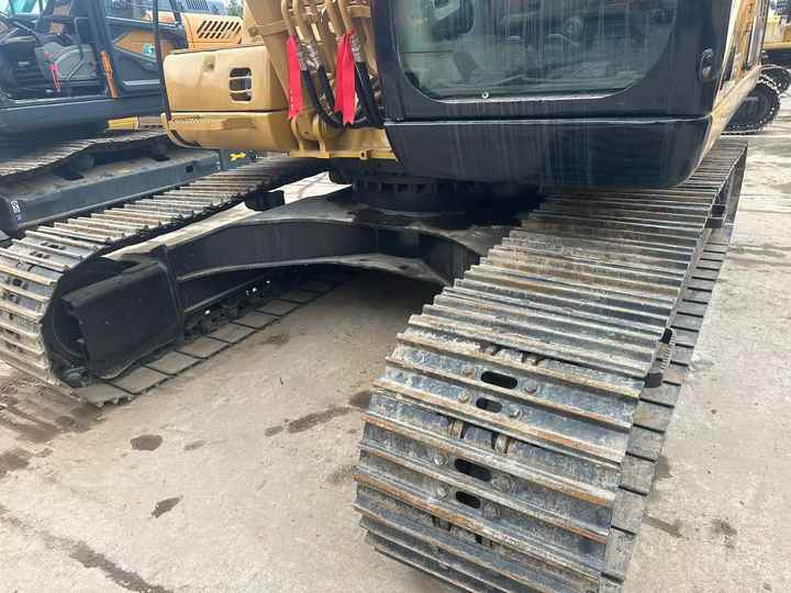 Used Excavator CAT 320C Second Hand Highly Competitive Digging Machine 325C 330C for Sale - Crawler excavator: picture 4 Used Excavator CAT 320C Second Hand Highly Competitive Digging Machine 325C 330C for Sale - Crawler excavator: picture 4