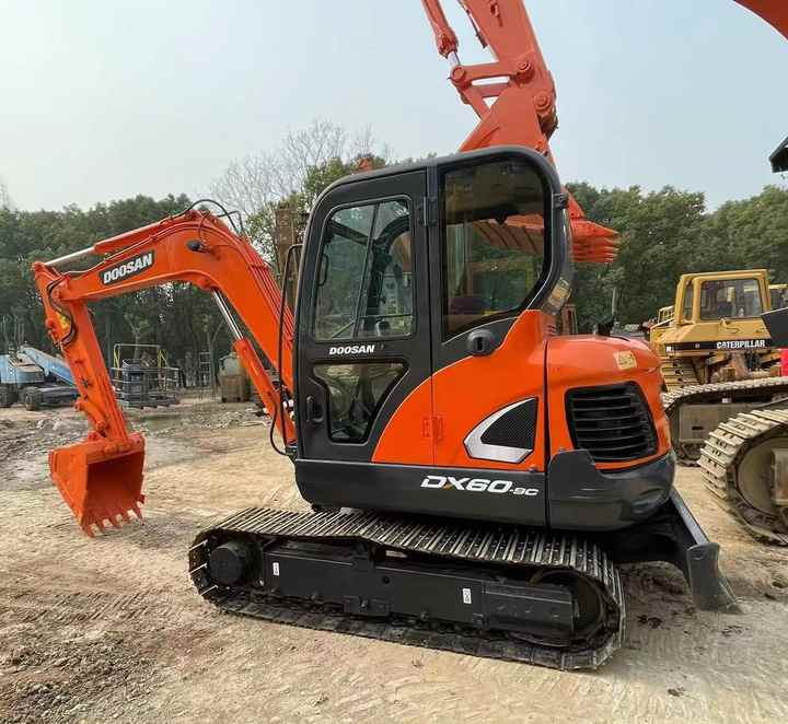 Used Excavator Doosan DX60-9 Excavators Mini Equipment Earth Moving Machinery Doosan Digger Excavator for Sale - Excavator: picture 1 Used Excavator Doosan DX60-9 Excavators Mini Equipment Earth Moving Machinery Doosan Digger Excavator for Sale - Excavator: picture 1