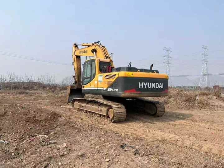 Used HYUNDAI 305LC-9T Crawler Excavator with good performance Hyundai30 tons earthmoving machinery with low price on-sale - Crawler excavator: picture 3 Used HYUNDAI 305LC-9T Crawler Excavator with good performance Hyundai30 tons earthmoving machinery with low price on-sale - Crawler excavator: picture 3