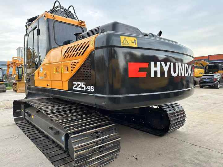Used Hyundai 225LC-9S Hydraulic Excavator with Excellent Performance 90% New hyundai 225 Crawler Excavator for Sale - Crawler excavator: picture 5 Used Hyundai 225LC-9S Hydraulic Excavator with Excellent Performance 90% New hyundai 225 Crawler Excavator for Sale - Crawler excavator: picture 5