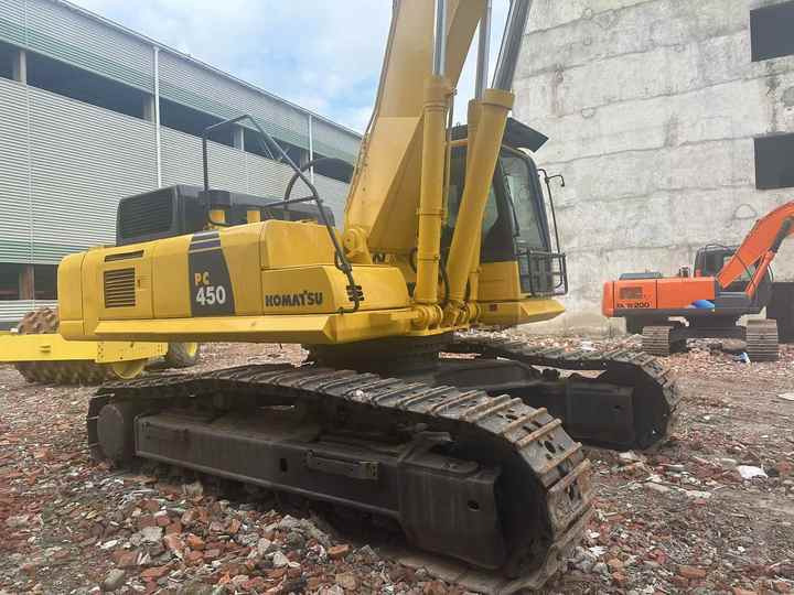 Used Komatsu PC450-8 Excavator Carrying Extra Long Arm Superior Performance Used Komatsu 45 Tonne Hydraulic Excavator Hot Sale - Crawler excavator: picture 4 Used Komatsu PC450-8 Excavator Carrying Extra Long Arm Superior Performance Used Komatsu 45 Tonne Hydraulic Excavator Hot Sale - Crawler excavator: picture 4