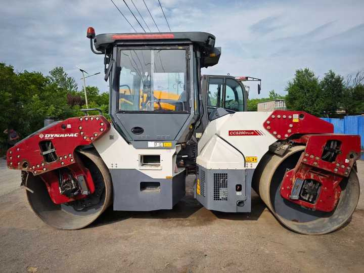 Used Original Dynapac CC5200 Double Drum Vibratory Roller Dynapac 5200 15 Tons Compactor Roller Road Machinery on Sale - Road roller: picture 3 Used Original Dynapac CC5200 Double Drum Vibratory Roller Dynapac 5200 15 Tons Compactor Roller Road Machinery on Sale - Road roller: picture 3