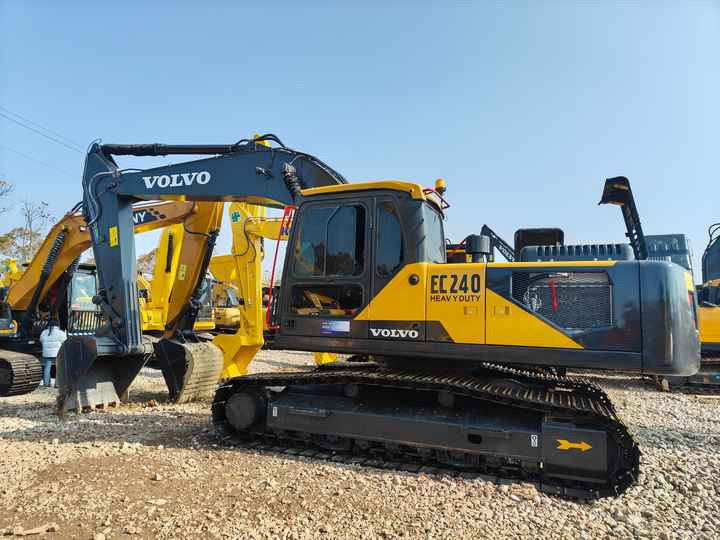 Used VOLVO EC240 Excavator for Sale with Good Performance and Low Price Powerful Construction Machinery for Sale - Crawler excavator: picture 3 Used VOLVO EC240 Excavator for Sale with Good Performance and Low Price Powerful Construction Machinery for Sale - Crawler excavator: picture 3