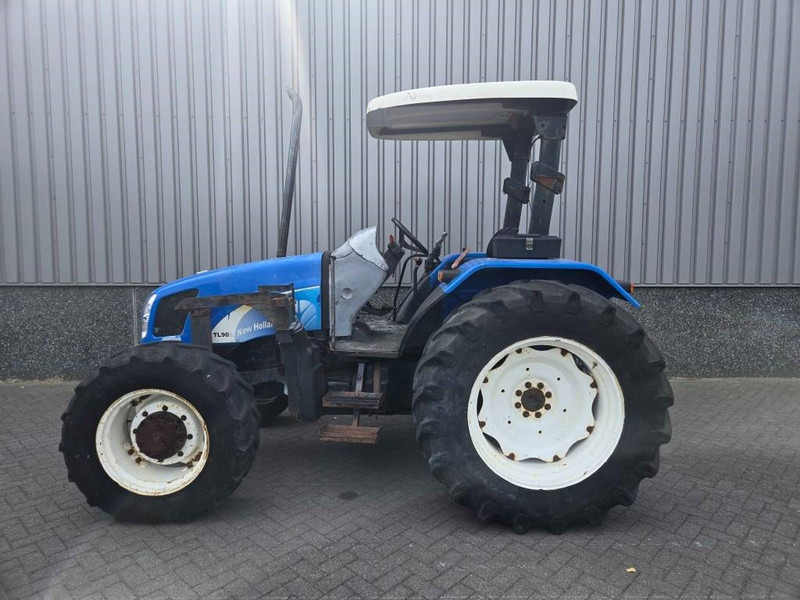 New Holland TL 90 A - Farm tractor: picture 2 New Holland TL 90 A - Farm tractor: picture 2