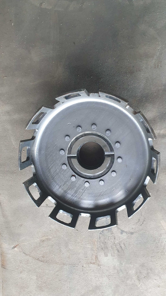 Kosz sprzęgła Deutz Fahr Same 0.900.0883.9 0.010.2911.0 - Spare parts for Agricultural machinery: picture 1 Kosz sprzęgła Deutz Fahr Same 0.900.0883.9 0.010.2911.0 - Spare parts for Agricultural machinery: picture 1