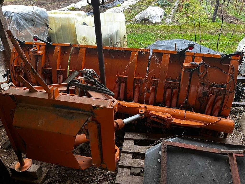 BOMBELLI LAMA 3 MT - Snow plough for Agricultural machinery: picture 1 BOMBELLI LAMA 3 MT - Snow plough for Agricultural machinery: picture 1