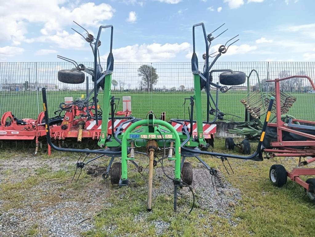 Deutz-fahr 5521 - Bale wrapper: picture 1 Deutz-fahr 5521 - Bale wrapper: picture 1