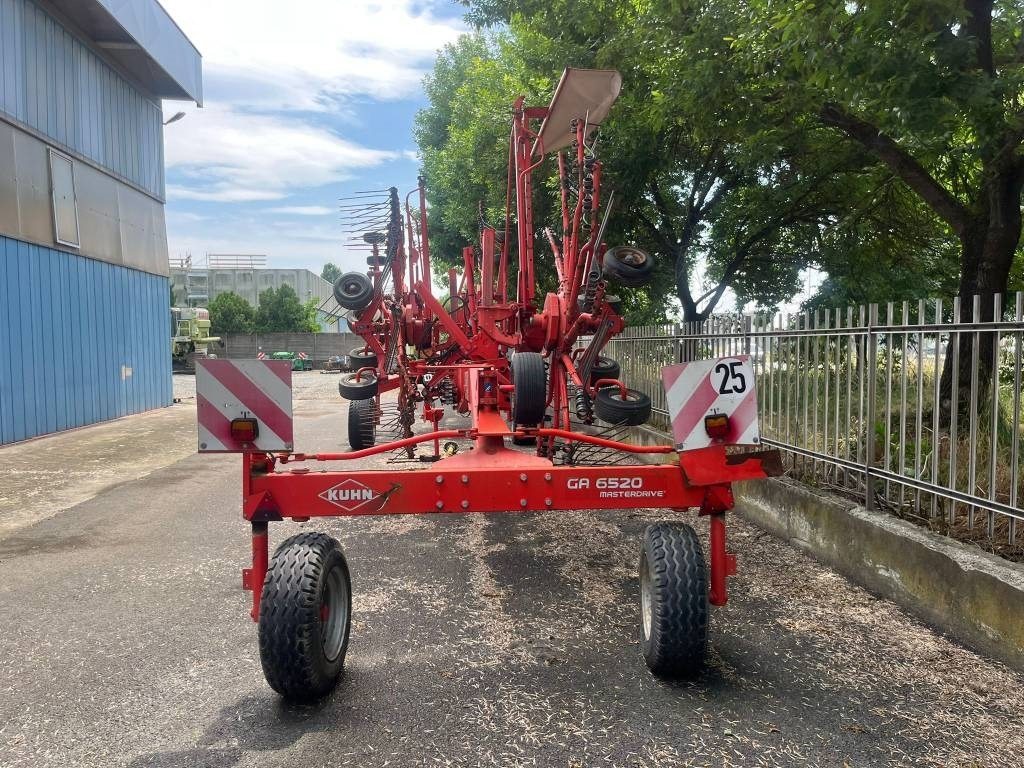Kuhn GA 8121 - Tedder/ Rake: picture 2 Kuhn GA 8121 - Tedder/ Rake: picture 2
