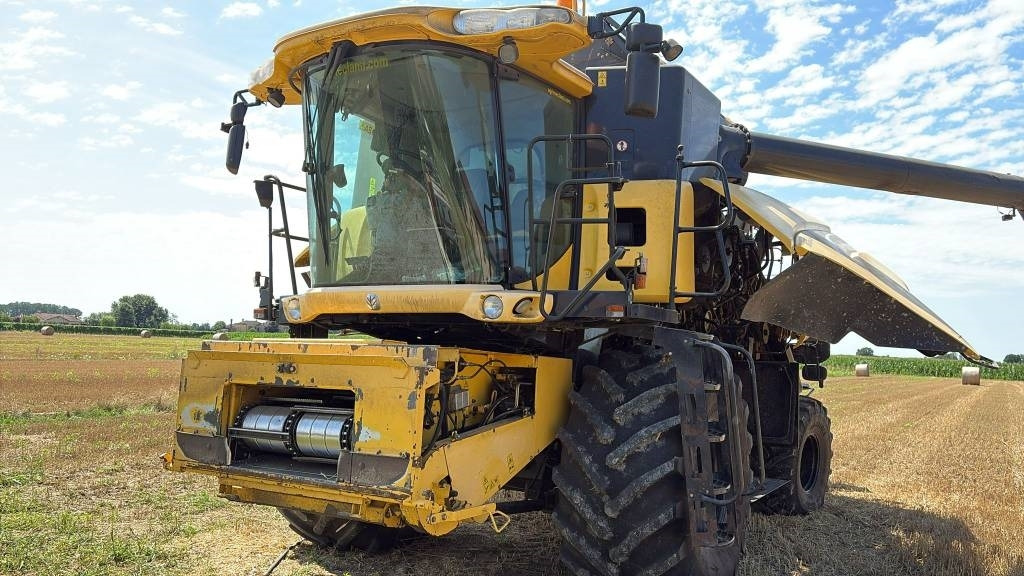 New Holland CR 960 - Combine harvester: picture 2 New Holland CR 960 - Combine harvester: picture 2