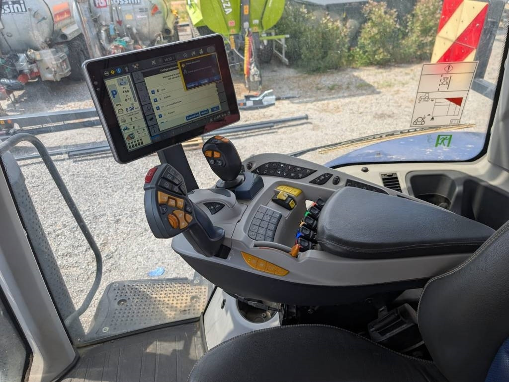 Farm tractor New Holland T 8.435 SMART TRACK: picture 10 Farm tractor New Holland T 8.435 SMART TRACK: picture 10