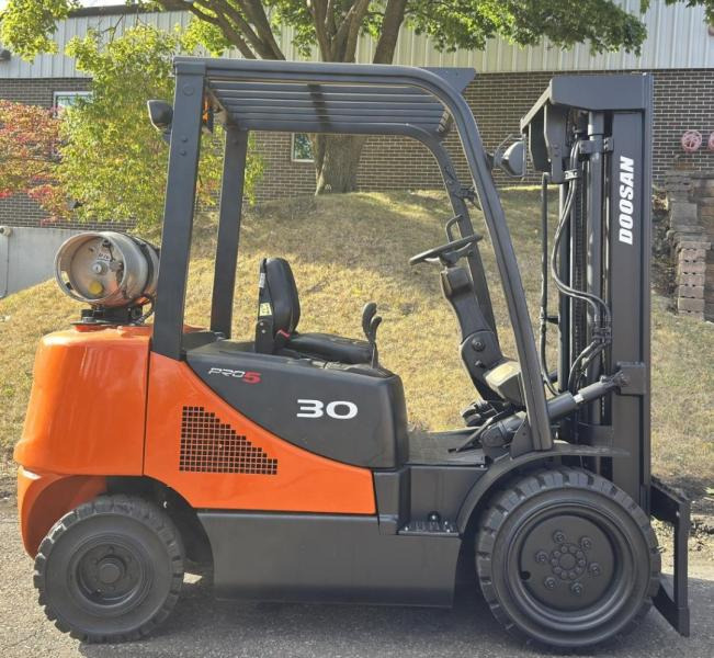 Doosan Chariot élévateur 3t gaz DOOSAN fenwick - LPG forklift: picture 4 Doosan Chariot élévateur 3t gaz DOOSAN fenwick - LPG forklift: picture 4