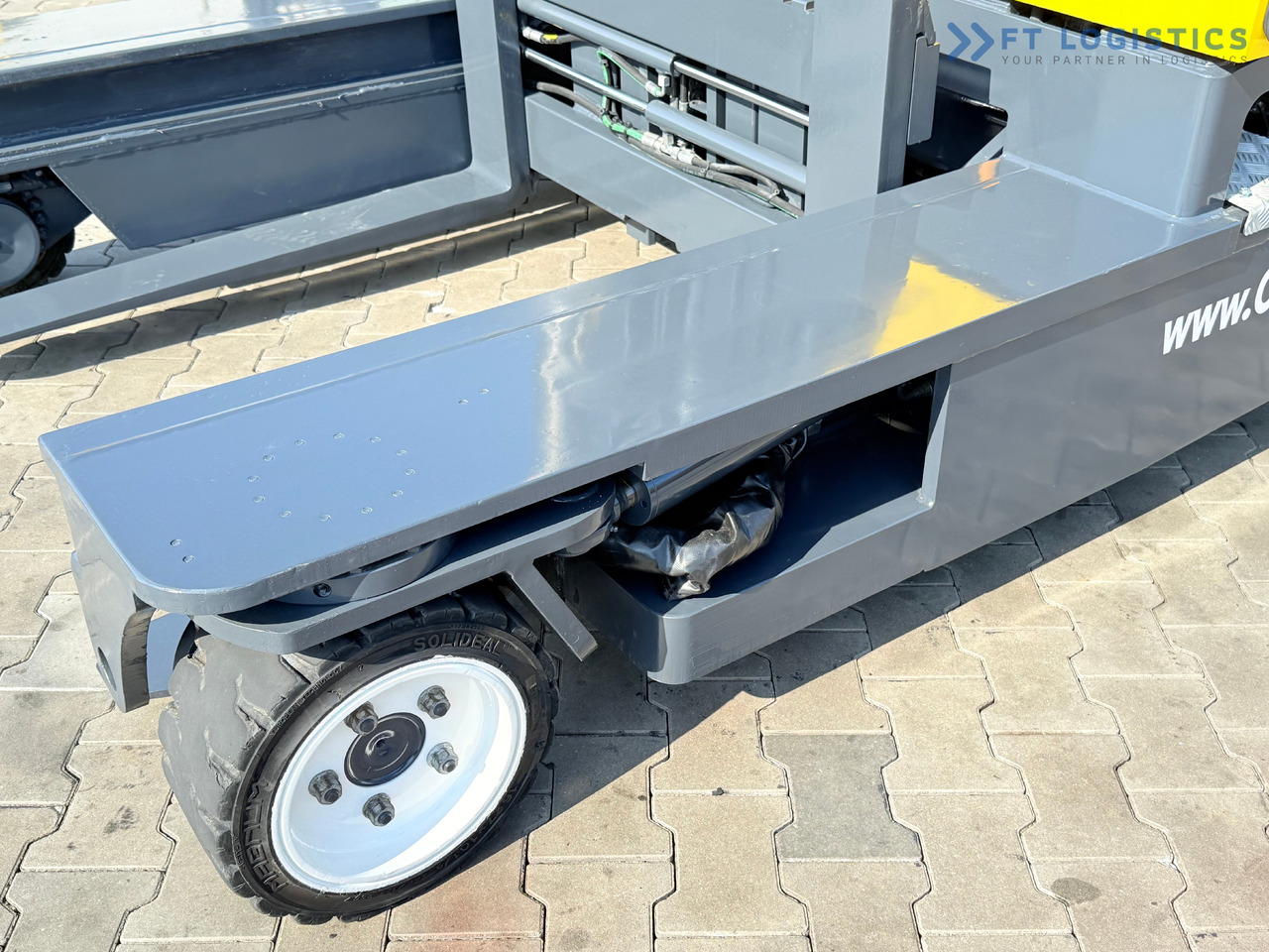 COMBILIFT C3000 / GAS / TRIPLEX - 4900MM / ONLY 1537 HOURS / FORK POSITIONER / CABIN / LIKE NEW - 4-way reach truck: picture 4 COMBILIFT C3000 / GAS / TRIPLEX - 4900MM / ONLY 1537 HOURS / FORK POSITIONER / CABIN / LIKE NEW - 4-way reach truck: picture 4