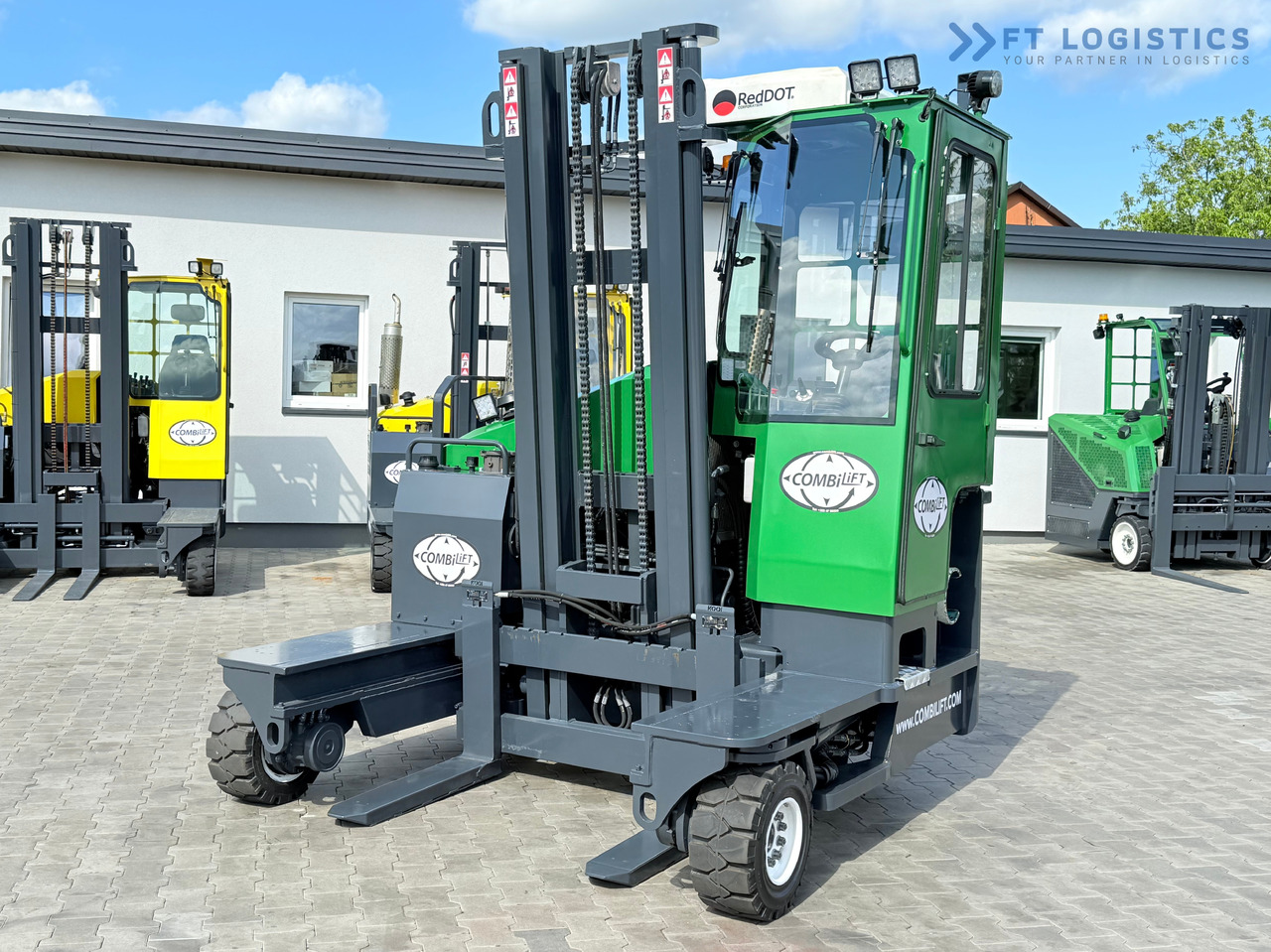 COMBILIFT C3500 / DUPLEX 4100MM / GAS / EXTENDABLE FORKS / CABIN / HEATING + AIR CONDITIONING / LIKE NEW - 4-way reach truck: picture 2 COMBILIFT C3500 / DUPLEX 4100MM / GAS / EXTENDABLE FORKS / CABIN / HEATING + AIR CONDITIONING / LIKE NEW - 4-way reach truck: picture 2