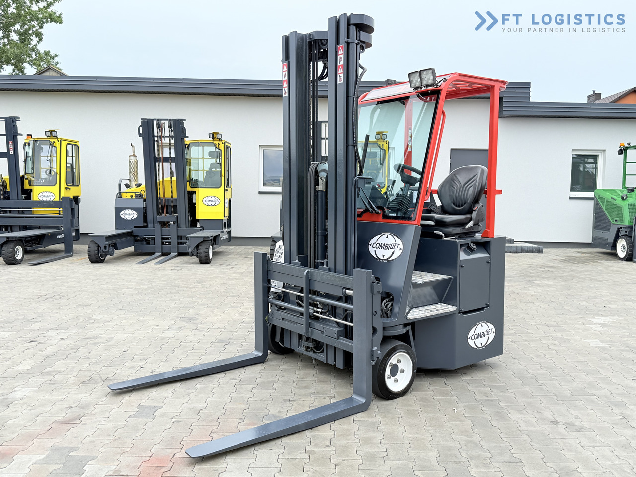COMBILIFT Combilift C3000CB – TRIPLEX 6000mm – Year 2016 / Only 2,161 hours / Free Lift / Fork Positioner / Diesel - 4-way reach truck: picture 1 COMBILIFT Combilift C3000CB – TRIPLEX 6000mm – Year 2016 / Only 2,161 hours / Free Lift / Fork Positioner / Diesel - 4-way reach truck: picture 1