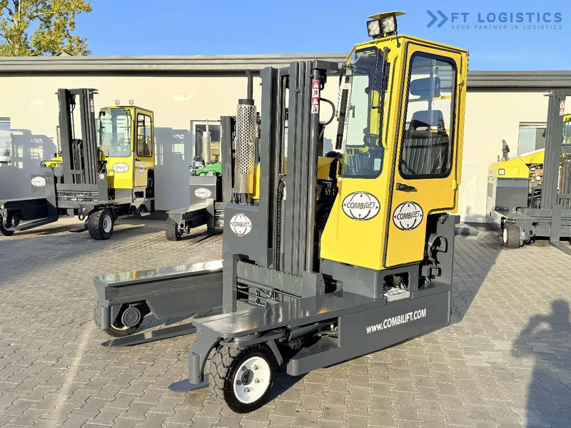 Combilift C3000 / GAS / TRIPLEX 4900MM / FREE LIFT / FORK POSITIONER / FULL CABIN / EXCELLENT CONDITION / Wide range of four-way and side - 4-way reach truck: picture 3 Combilift C3000 / GAS / TRIPLEX 4900MM / FREE LIFT / FORK POSITIONER / FULL CABIN / EXCELLENT CONDITION / Wide range of four-way and side - 4-way reach truck: picture 3