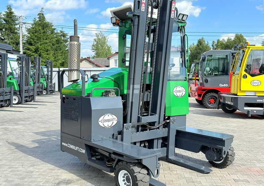 Combilift C3500 / DUPLEX 4100MM / GAS / EXTENDABLE FORKS / CABIN / HEATING + AIR CONDITIONING / LIKE NEW - 4-way reach truck: picture 5 Combilift C3500 / DUPLEX 4100MM / GAS / EXTENDABLE FORKS / CABIN / HEATING + AIR CONDITIONING / LIKE NEW - 4-way reach truck: picture 5