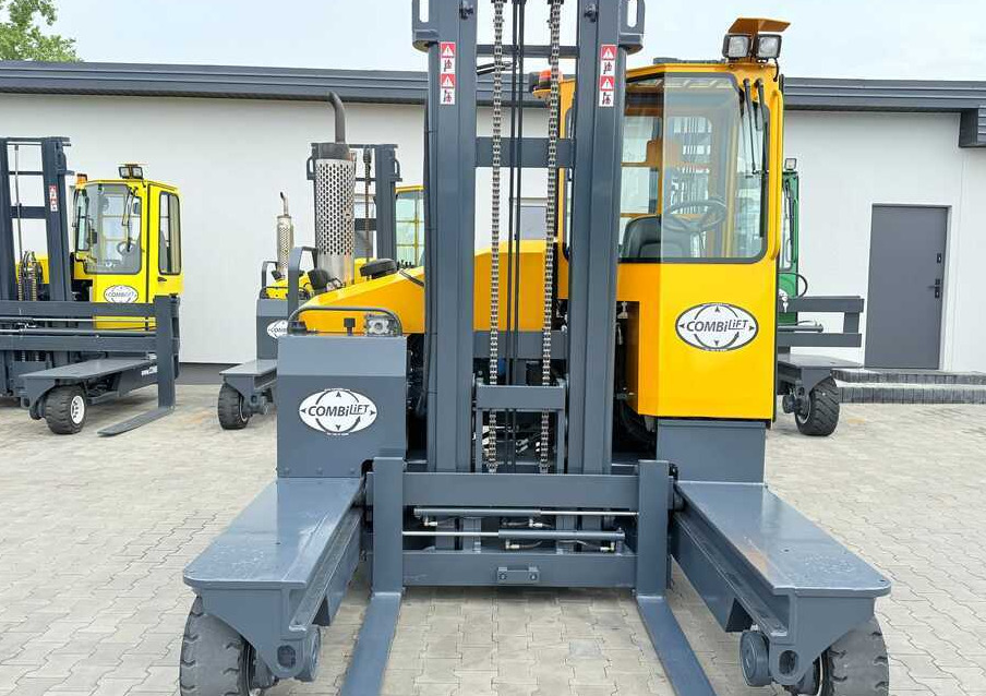 Combilift C4000 / DIESEL / DUPLEX - 4000MM / NEW TIRES / CABIN / LIKE-NEW - 4-way reach truck: picture 3 Combilift C4000 / DIESEL / DUPLEX - 4000MM / NEW TIRES / CABIN / LIKE-NEW - 4-way reach truck: picture 3