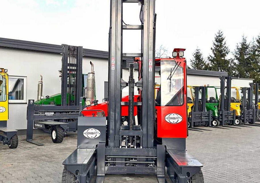 Combilift C4000 / DIESEL / TRIPLEX / 8400MM / FREE LIFT / SIDESHIFT / LIKE NEW - 4-way reach truck: picture 4 Combilift C4000 / DIESEL / TRIPLEX / 8400MM / FREE LIFT / SIDESHIFT / LIKE NEW - 4-way reach truck: picture 4