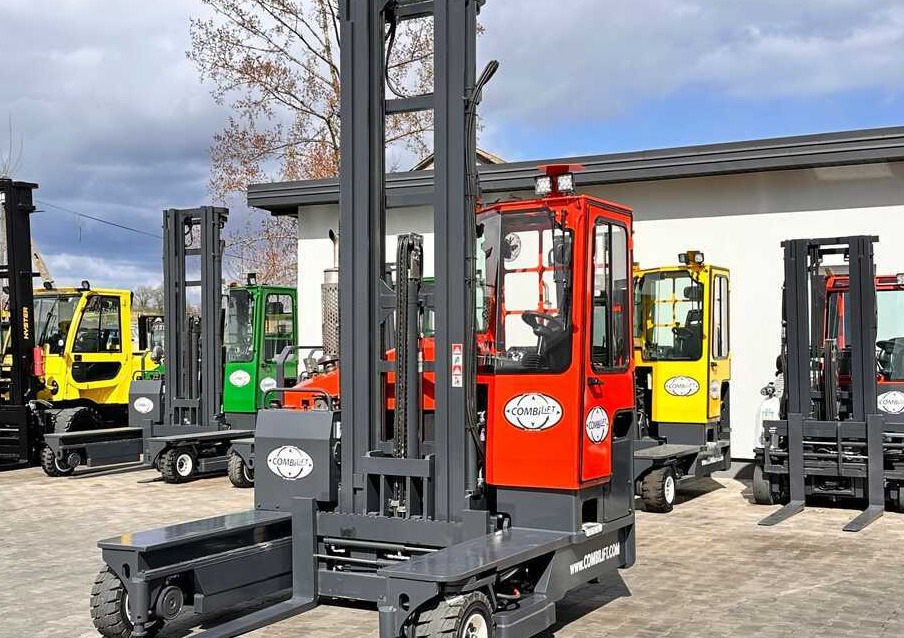 Combilift C4000 / DIESEL / TRIPLEX / 8400MM / FREE LIFT / SIDESHIFT / LIKE NEW - 4-way reach truck: picture 4 Combilift C4000 / DIESEL / TRIPLEX / 8400MM / FREE LIFT / SIDESHIFT / LIKE NEW - 4-way reach truck: picture 4
