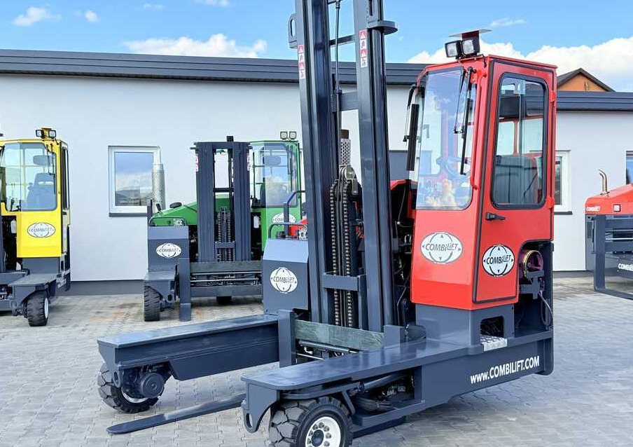 Combilift C4500 / LPG / DUPLEX - 4500MM / FORK POSITIONER / FREE LIFT / FULL CABIN / ONLY 6,178 HOURS / CONDITION – LIKE NEW! - 4-way reach truck: picture 3 Combilift C4500 / LPG / DUPLEX - 4500MM / FORK POSITIONER / FREE LIFT / FULL CABIN / ONLY 6,178 HOURS / CONDITION – LIKE NEW! - 4-way reach truck: picture 3