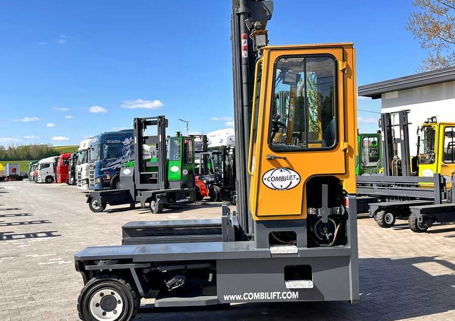 Combilift C9000 / GAS / DUPLEX / 4700MM / FREE LIFT / POSITIONER / FORK SIDE SHIFT / EXCELLENT CONDITION - 4-way reach truck: picture 2 Combilift C9000 / GAS / DUPLEX / 4700MM / FREE LIFT / POSITIONER / FORK SIDE SHIFT / EXCELLENT CONDITION - 4-way reach truck: picture 2