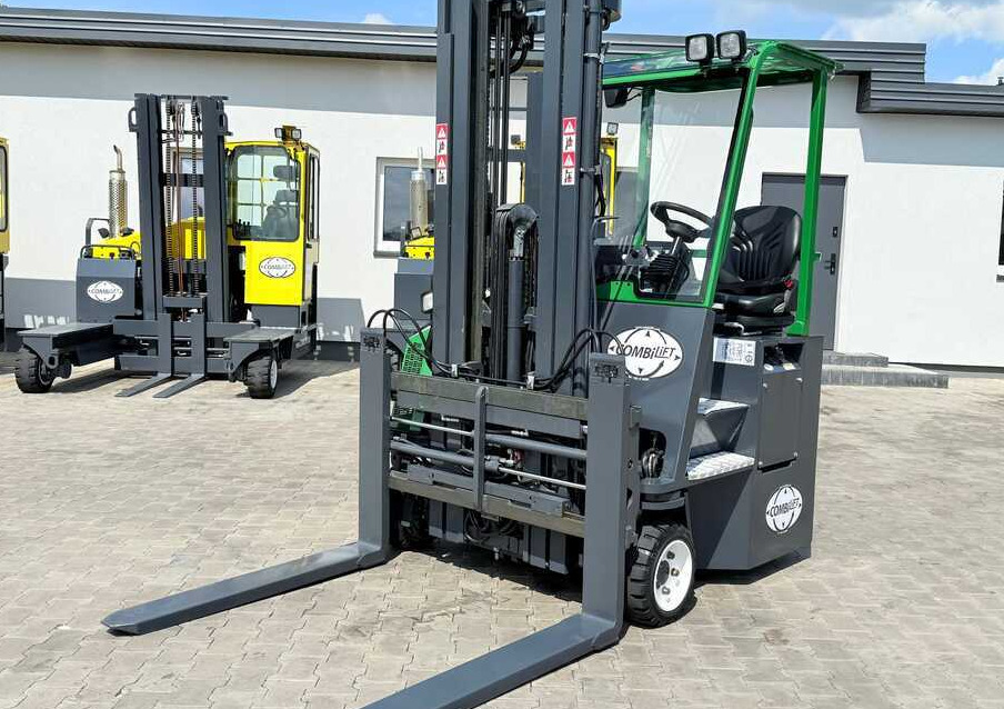 Combilift CB2500 / DIESEL / EXTENDABLE FORKS / TRIPLEX / 5500MM / FREE LIFT / SIDE SHIFT / FORK POSITIONER / LIKE NEW - 4-way reach truck: picture 1 Combilift CB2500 / DIESEL / EXTENDABLE FORKS / TRIPLEX / 5500MM / FREE LIFT / SIDE SHIFT / FORK POSITIONER / LIKE NEW - 4-way reach truck: picture 1