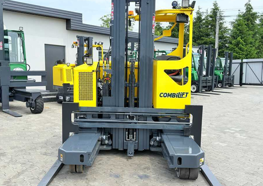 Combilift MR / ELECTRIC / TRIPLEX – 6000MM / FULL FREE LIFT / WIDE POSITIONER / FORK SIDESHIFT / ONLY 1400 HOURS / LIKE NEW - 4-way reach truck: picture 4 Combilift MR / ELECTRIC / TRIPLEX – 6000MM / FULL FREE LIFT / WIDE POSITIONER / FORK SIDESHIFT / ONLY 1400 HOURS / LIKE NEW - 4-way reach truck: picture 4