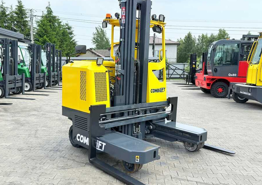 Combilift MR / ELECTRIC / TRIPLEX – 6000MM / FULL FREE LIFT / WIDE POSITIONER / FORK SIDESHIFT / ONLY 1400 HOURS / LIKE NEW - 4-way reach truck: picture 5 Combilift MR / ELECTRIC / TRIPLEX – 6000MM / FULL FREE LIFT / WIDE POSITIONER / FORK SIDESHIFT / ONLY 1400 HOURS / LIKE NEW - 4-way reach truck: picture 5