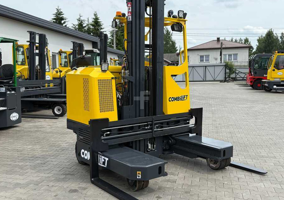 Combilift MR / ELECTRIC / TRIPLEX – 6000MM / FULL FREE LIFT / WIDE POSITIONER / FORK SIDESHIFT / ONLY 1400 HOURS / LIKE NEW - 4-way reach truck: picture 3 Combilift MR / ELECTRIC / TRIPLEX – 6000MM / FULL FREE LIFT / WIDE POSITIONER / FORK SIDESHIFT / ONLY 1400 HOURS / LIKE NEW - 4-way reach truck: picture 3