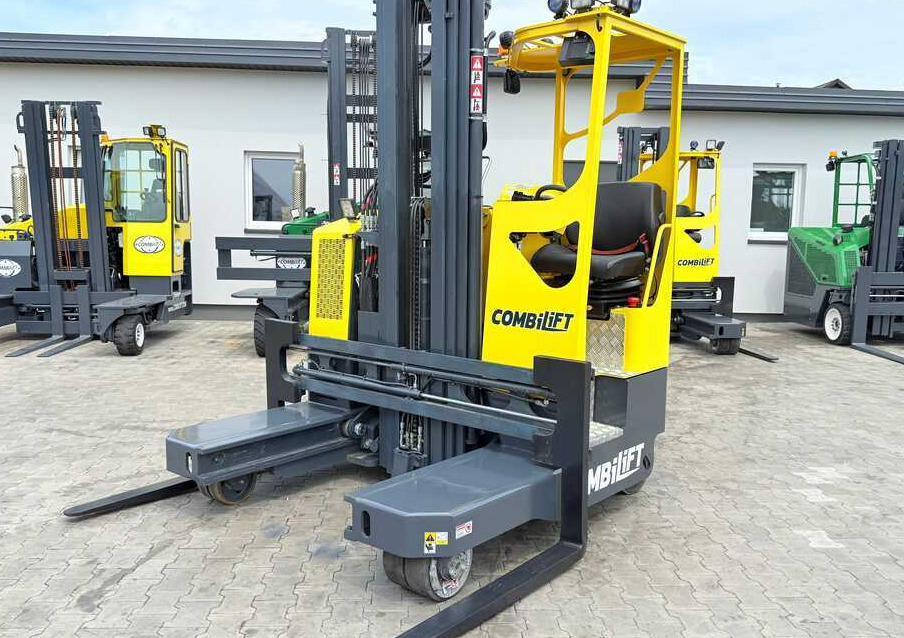 Combilift MR / ELECTRIC / TRIPLEX – 6000MM / FULL FREE LIFT / WIDE POSITIONER / FORK SIDESHIFT / ONLY 1400 HOURS / LIKE NEW - 4-way reach truck: picture 2 Combilift MR / ELECTRIC / TRIPLEX – 6000MM / FULL FREE LIFT / WIDE POSITIONER / FORK SIDESHIFT / ONLY 1400 HOURS / LIKE NEW - 4-way reach truck: picture 2