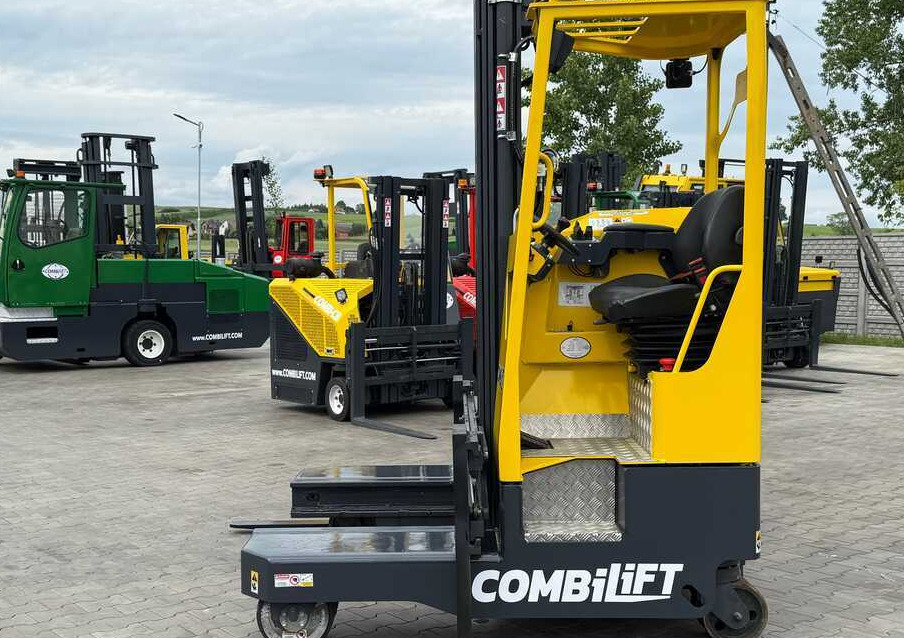 Combilift MR / ELECTRIC / TRIPLEX – 6000MM / FULL FREE LIFT / WIDE POSITIONER / FORK SIDESHIFT / ONLY 1400 HOURS / LIKE NEW - 4-way reach truck: picture 2 Combilift MR / ELECTRIC / TRIPLEX – 6000MM / FULL FREE LIFT / WIDE POSITIONER / FORK SIDESHIFT / ONLY 1400 HOURS / LIKE NEW - 4-way reach truck: picture 2