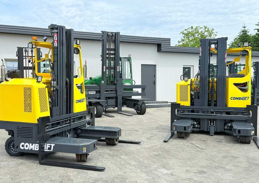 Combilift MR / ELECTRIC / TRIPLEX – 6000MM / FULL FREE LIFT / WIDE POSITIONER / FORK SIDESHIFT / ONLY 1400 HOURS / LIKE NEW - 4-way reach truck: picture 3 Combilift MR / ELECTRIC / TRIPLEX – 6000MM / FULL FREE LIFT / WIDE POSITIONER / FORK SIDESHIFT / ONLY 1400 HOURS / LIKE NEW - 4-way reach truck: picture 3